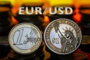 Euro na najnižem nivou u odnosu na dolar od decembra 2002. godine