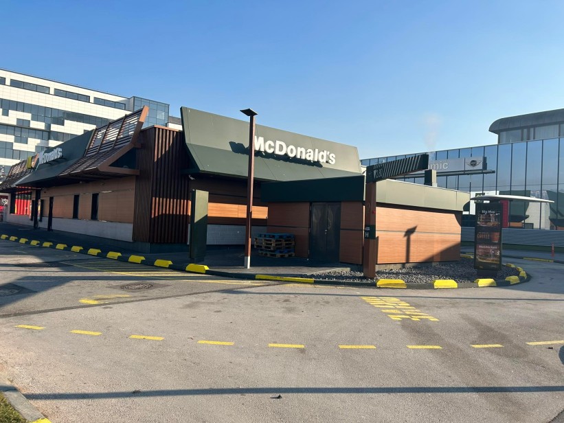 McDonald’s zatvoren: Umjesto hrane, katanac na vratima