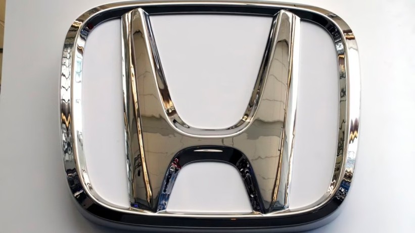 Honda povlači više od 330.000 vozila zbog problema sa retrovizorom