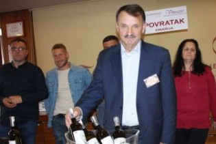 Osmi salon vina "Vinozeus" u Zenici danas okupio 18 izlagača vina iz BiH i zemalja regiona