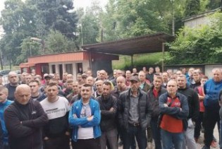 Zenički rudari se okupili ispred zgrade Uprave RMU Zenica, direktor Hukić podnio ostavku