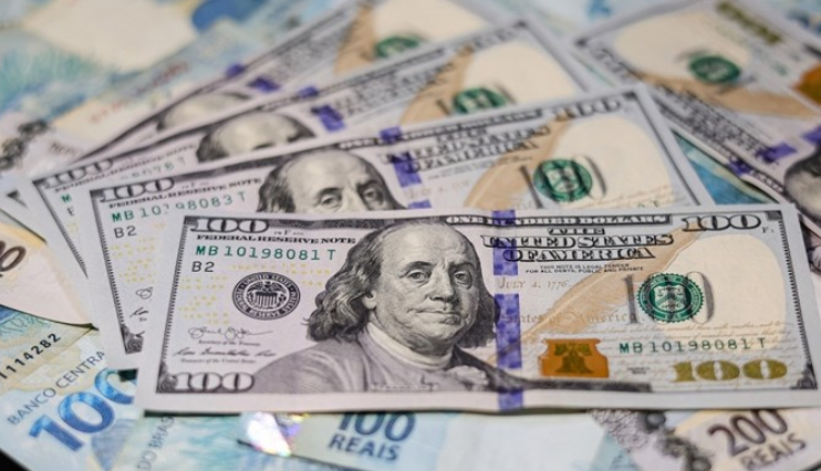 Američki dolar ojačao, euro oslabio
