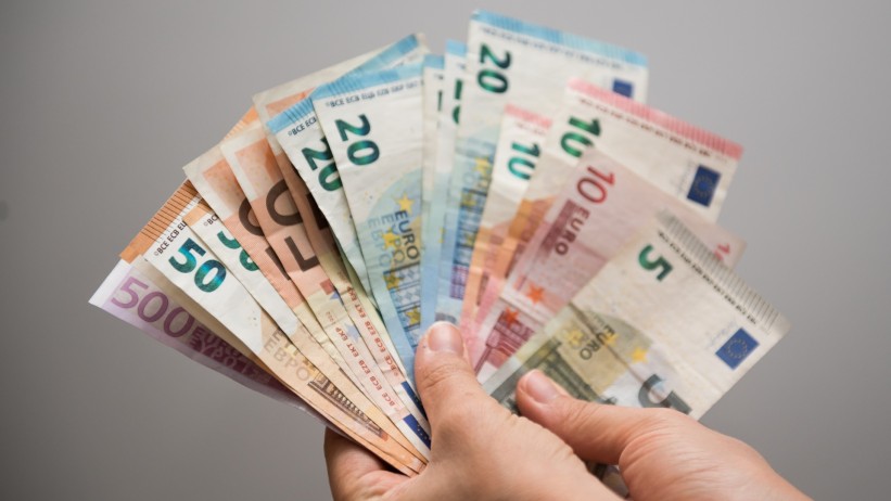 Prosječna plata u Srbiji u maju iznosila 736 eura