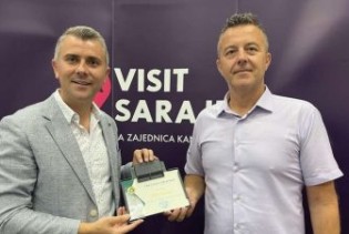 Turističkoj zajednici KS uručena zahvalnica napravljena od reciklažne ambalaže