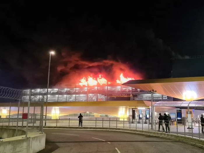 Aerodrom Luton obustavio letove zbog požara