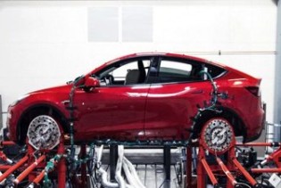 Tesla povlači skoro 55 hiljada primjeraka Modela X