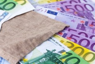 Euro dostigao maksimum na tržištu u odnosu na dolar