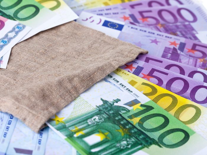 Euro dostigao maksimum na tržištu u odnosu na dolar