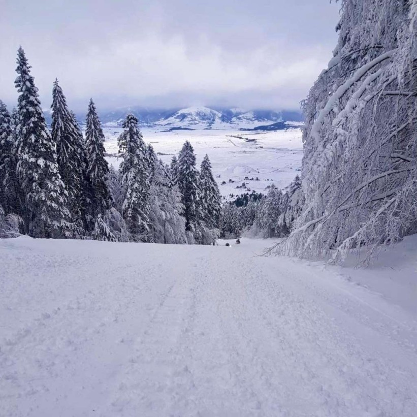 Snijeg pao na Kupresu, uskoro otvaranje skijaške sezone