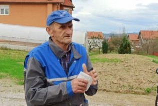 Muhamed Halilović (74) iz Živinica obrađuje 50 dunuma zemljišta i proizvodi 5.000 litara mlijeka mjesečno