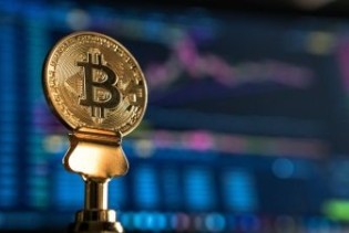Bitcoin potonuo na najniži nivo od odobrenja ETF-ova