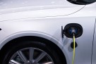 Jedan od pet novih automobila u EU je potpuno električan