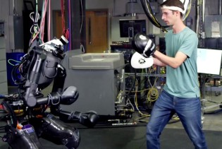 Uskoro boks meč čovjeka protiv robota?