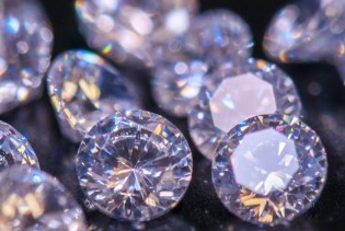 EU u sklopu sankcija uvodi zabranu uvoza ruskih dijamanata