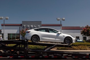 Nakon hiljadu sudara: Tesla povlači 2 miliona auta