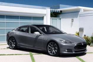 Tesla povlači preko 120.000 automobila zbog rizika od vrata