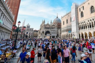 Venecija zabranjuje razglas sa zvučnicima i turističke grupe koje premašuju 25 osoba