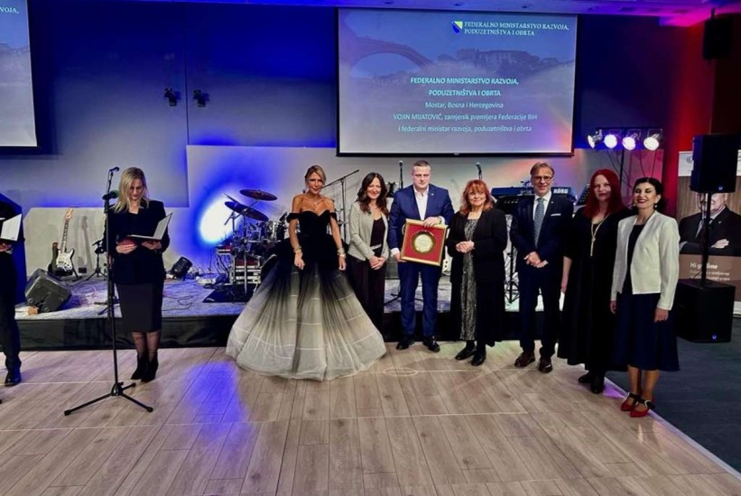 Ministar Vojin Mijatović dobio zlatnu nagradu 'GlobalLocal'