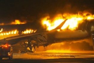 Avion kompanije Japan Airlines se zapalio tokom slijetanja na pistu u Tokiju