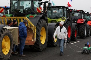 Francuski farmeri nastavljaju 'opsadu' Pariza