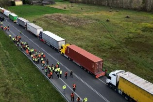 Poljoprivrednici blokirali glavni granični prijelaz između Ukrajine i Poljske