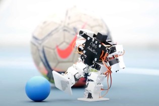 Najmanji humanoidni robot na svijetu rad je učenika iz Hong Konga
