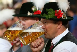 Nijemci piju sve manje piva, zato bi ono moglo poskupiti i u BiH