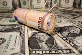 Dolar oslabio, euro ojačao
