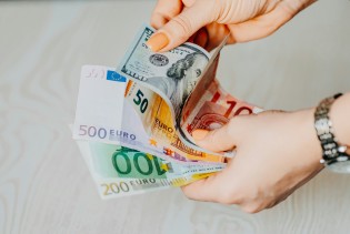Crna Gora: Prosječna plata u januaru 819 eura