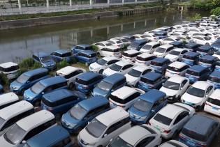 U Kini većina neprodatih električnih automobila nalazi se na improvizovanim parkinzima