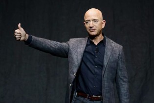 Jeff Bezos zarađuje toliko da bi mogao kupovati Rolex svake sekunde