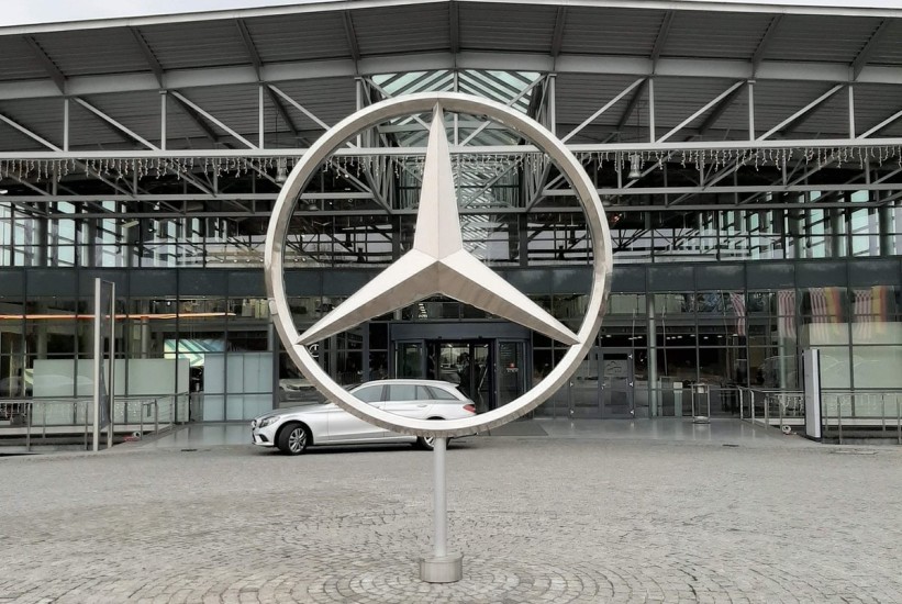Veliki protesti u Njemačkoj protiv prodaje Mercedesovih prodajnih salona