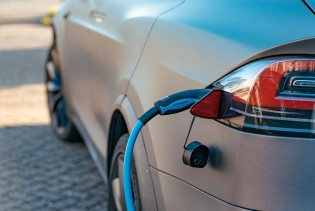 Njemački izvoz električnih automobila nadmašio uvoz u 2023.