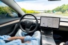 Tesla navodi da je vožnja s uključenim autopilotom osam puta bezbjednija