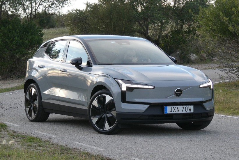 Volvo povlači električni EX30