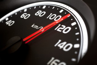 Zašto brzinomjeri u automobilima pokazuju pogrešne brojke?