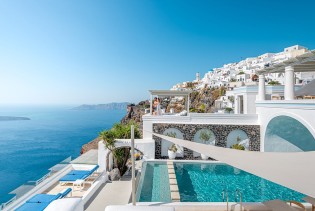 Santorini postaje žrtva svoje popularnosti: Hoće li vlasti ograničiti broj dolazaka turista?