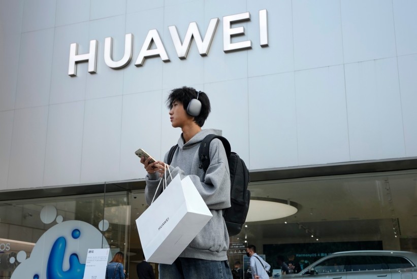 SAD povukao osam licenci za isporuku robe Huaweiju