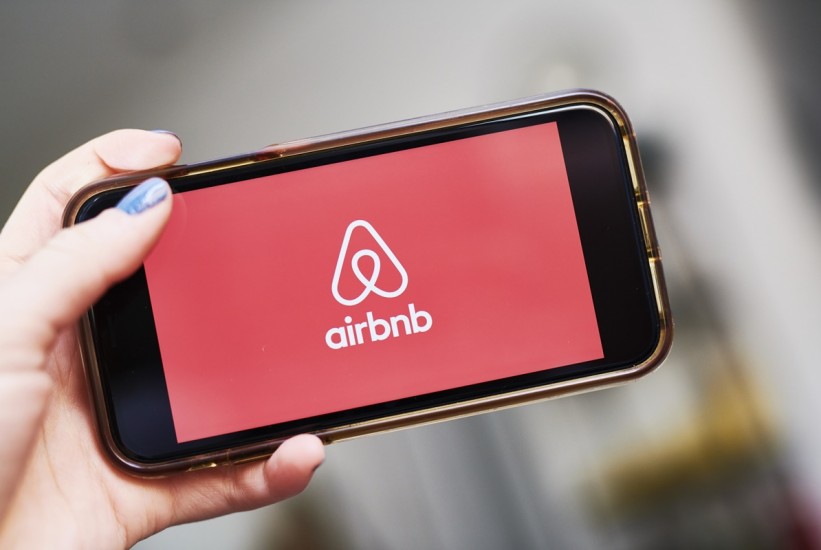 Airbnb nagovještava slabljenje potražnje, dionice potonule