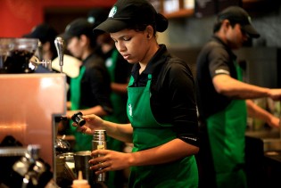 Starbucks hoće da pojednostavi svoj meni da bi vratio kupce i povećao prodaju