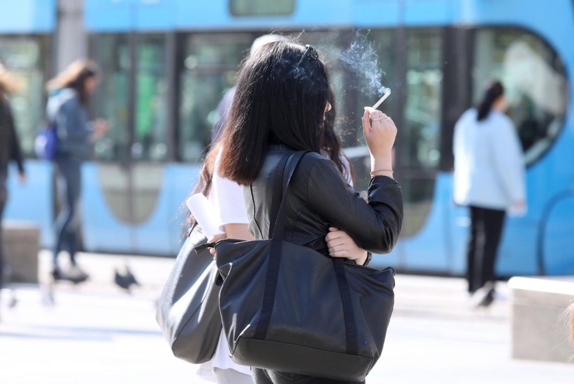 Milano zabranio pušenje na otvorenom, velike kazne za one koji ne poštuju