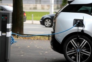 Da li su godišnji troškovi veći za električne ili hibridne aute