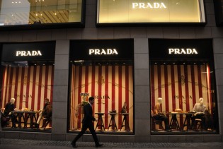 Prada želi da preuzme Versace