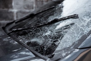 Kako zaštititi auto od nevremena i grada