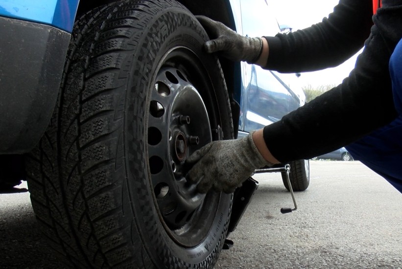 Kako zamijeniti točak na automobilu