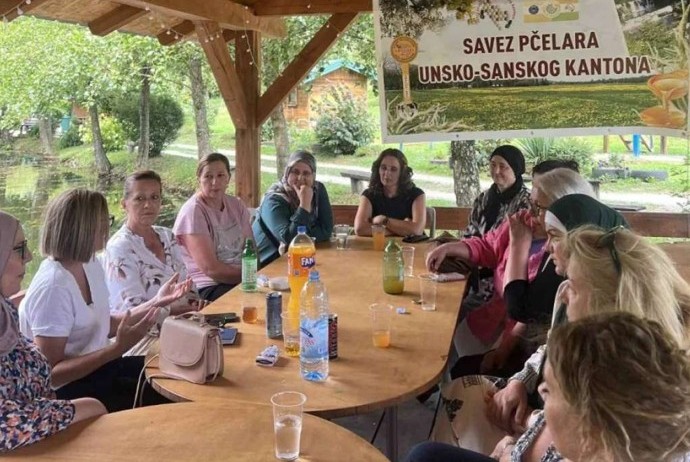 Formirana ženska sekcija pri Savezu pčelara USK - Ravnopravnije učešće žena u razvoju pčelarstva