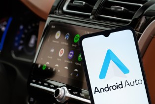 Google objavio Android Auto 15