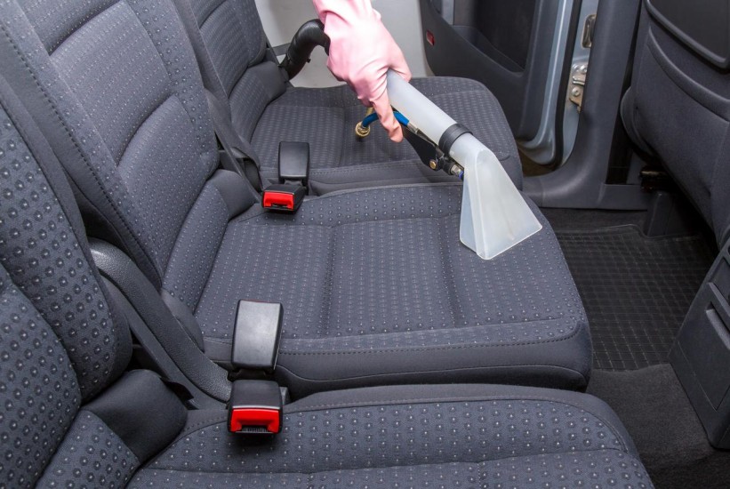 Tri najbolja način da očistite sjedišta u automobilu