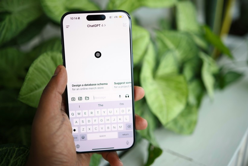 OpenAI i američka vlada sklopili partnerstvo: ChatGPT za federalne službenike za samo jedan dolar