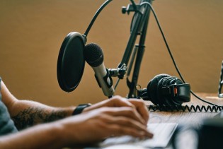 Sadržaj koji prodaje: Zašto blogovi, newsletteri i podcasti i dalje dominiraju